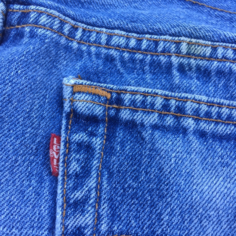 LEVIS:  Classic Light Wash - Picture 4 of 4
